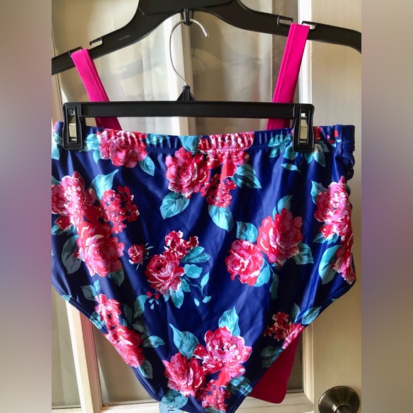 Womens two piece floral and mesh bottom with solid pink top in size 14w - Picture 7 of 8